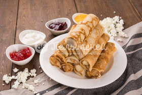 Блины с творогом и клубникой замороженные