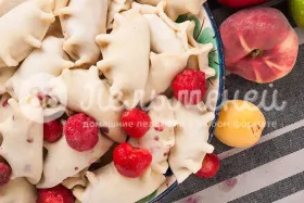 Вареники с клубникой замороженные